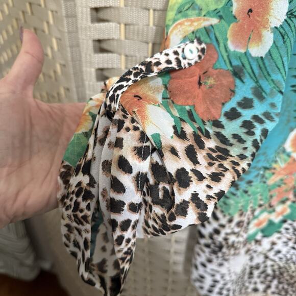 Soft Surroundings Georgette Tunic Top Size L Green Animal Print Roll Tab Sleeves - Picture 4 of 10